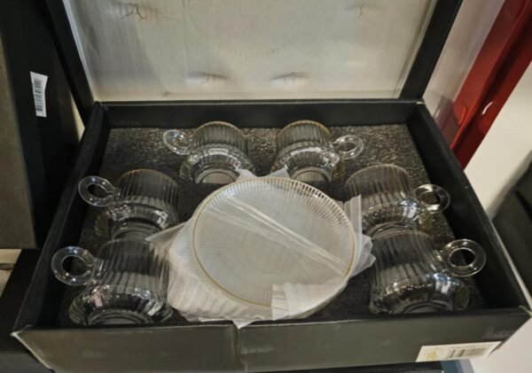 BOITE DE 6TASSES ET SOUS TASSE EN VERRE
